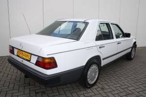 Bild 2/9 von Mercedes-Benz 250 D (1986)