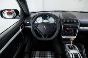 Bild 16/38 von Porsche Cayenne Turbo (2007)