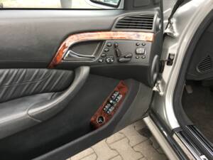 Immagine 5/38 di Mercedes-Benz S 55 AMG (2003)