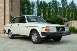 Bild 2/50 von Volvo 244 GL D (1982)