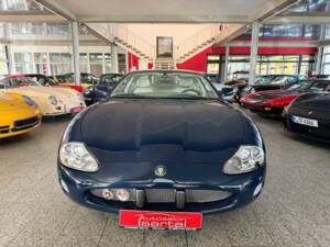 Image 24/35 of Jaguar XK8 4.0 (2002)
