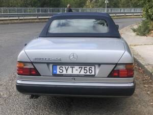 Image 5/8 of Mercedes-Benz 300 CE (1992)