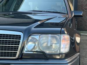 Imagen 5/64 de Mercedes-Benz E 500 (1993)