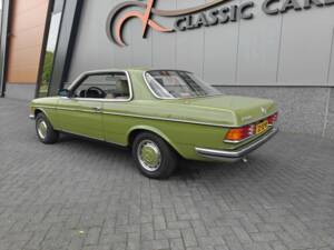 Immagine 5/50 di Mercedes-Benz 230 CE (1982)