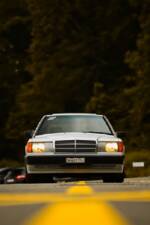Imagen 7/8 de Mercedes-Benz 190 E 2.6 (1990)