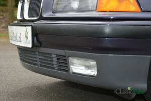 Bild 44/50 von BMW 320i (1994)