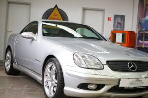 Imagen 3/50 de Mercedes-Benz SLK 32 AMG (2002)