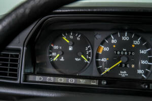 Image 15/50 of Mercedes-Benz 190 D (1985)