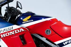 Bild 31/50 von Honda VF 500 F (1986)