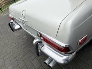 Image 12/36 of Mercedes-Benz 280 SL (1969)