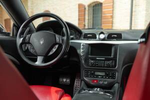 Bild 48/50 von Maserati GranTurismo 4.2 (2008)