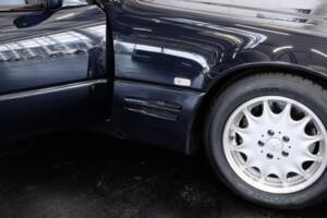 Image 40/46 of Mercedes-Benz SL 320 (1998)