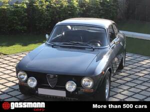 Bild 2/15 von Alfa Romeo Giulia GT 1300 Junior (1973)