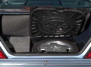 Image 10/30 de Mercedes-Benz 300 CE (1991)