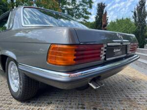 Image 10/43 de Mercedes-Benz 350 SLC (1974)