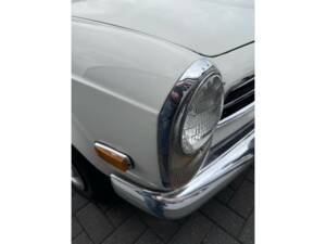 Image 24/50 of Mercedes-Benz 280 SL (1969)