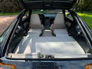 Immagine 40/77 di Porsche 928 GT (1990)