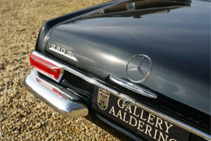 Image 22/50 of Mercedes-Benz 230 SL (1966)