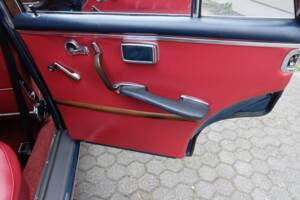 Image 62/76 de Mercedes-Benz 220 S b (1963)