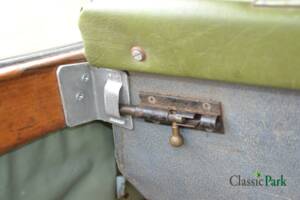 Image 33/50 of Morris Minor 1000 Traveller (1964)