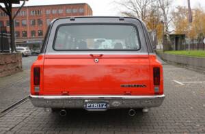 Image 27/30 of Chevrolet Suburban (1970)