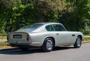 Immagine 3/27 di Aston Martin DB 6 Mk II (1971)