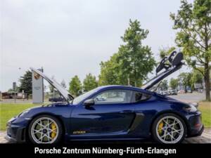Image 21/50 of Porsche 718 Cayman GT4 RS Weissach (2025)