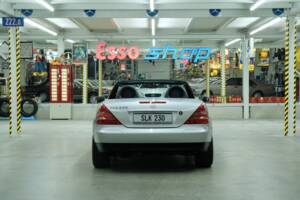 Immagine 41/50 di Mercedes-Benz SLK 230 Kompressor (1996)