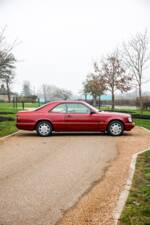 Immagine 11/47 di Mercedes-Benz E 220 (1995)