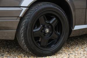 Image 21/50 of Alfa Romeo 75 3.0 V6 QV (1988)
