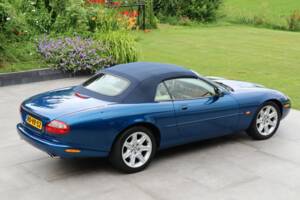 Image 33/50 de Jaguar XK8 4.0 (1997)