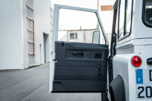 Immagine 51/97 di Land Rover Defender 90 (1995)