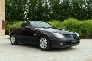 Afbeelding 2/50 van Mercedes-Benz SLK 200 (1998)