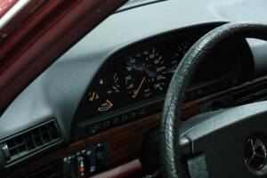 Bild 48/50 von Mercedes-Benz 260 SE (1990)