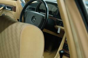 Bild 30/50 von Mercedes-Benz 280 SE (1983)