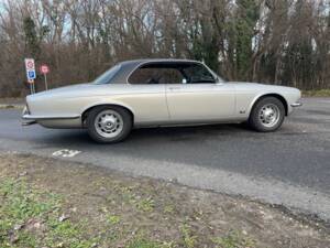Image 7/20 de Jaguar XJ 6 C 4.2 (1975)