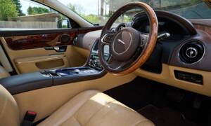 Bild 4/50 von Jaguar XJ 5.0 (2010)
