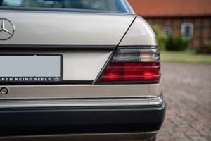 Immagine 15/73 di Mercedes-Benz 300 CE (1991)