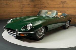 Image 5/19 of Jaguar E-Type (1970)