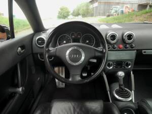 Image 20/35 of Audi TT 3.2 quattro (2004)