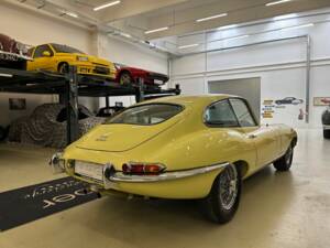 Image 5/28 de Jaguar Type E 4.2 (1965)