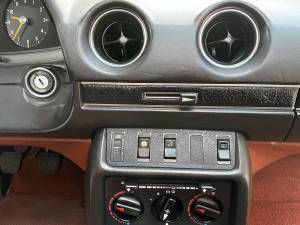 Afbeelding 28/40 van Mercedes-Benz 230 E (1983)