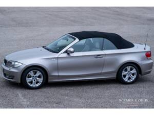 Image 1/33 de BMW 118i (2010)