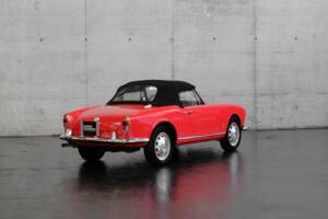 Image 11/47 of Alfa Romeo Giulia 1600 Spider (1963)
