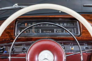 Image 12/23 of Mercedes-Benz 220 SE Cabriolet (1960)