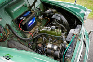 Image 22/43 of Morris Minor 1000 Traveller (1965)