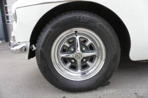 Image 18/54 de MG MGB GT (1974)