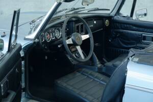 Image 30/50 of MG MGB (1976)
