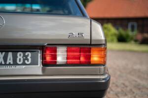 Immagine 14/73 di Mercedes-Benz 190 D 2.5 (1990)