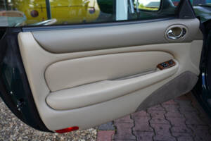 Image 39/50 of Jaguar XKR (2001)